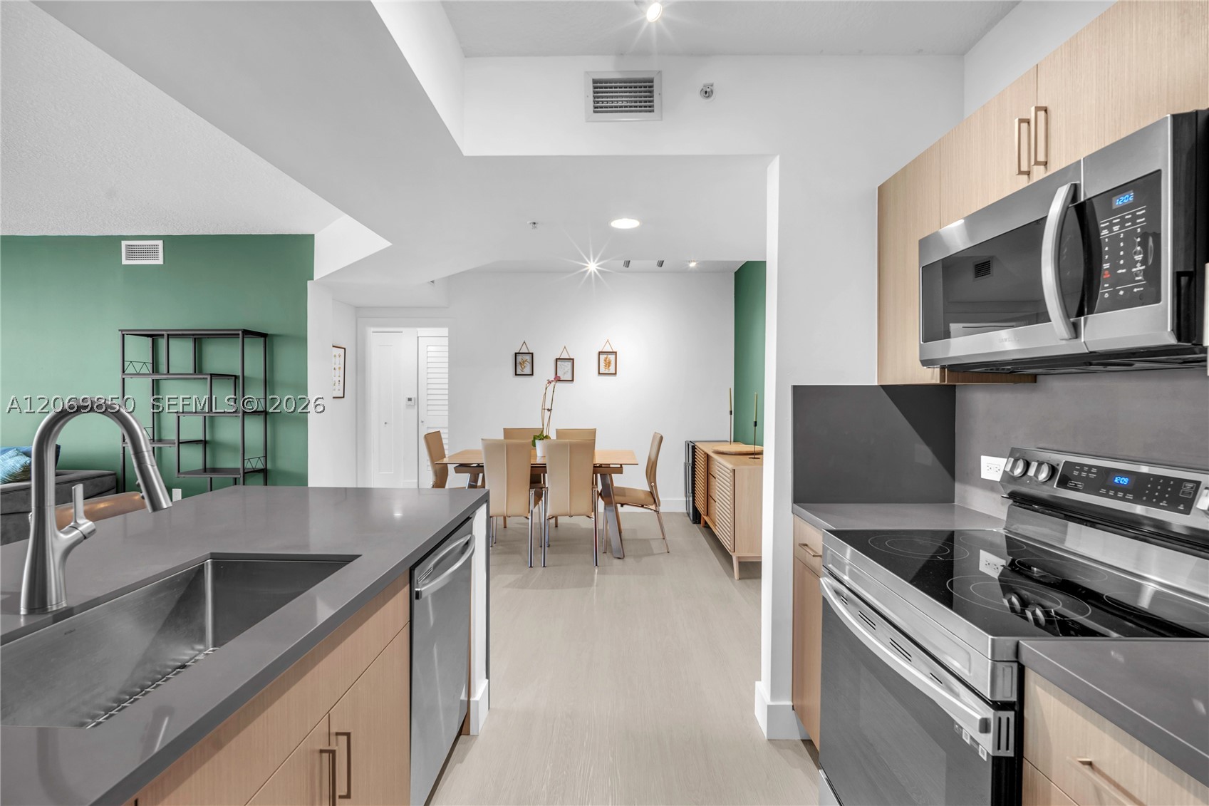 image The Venture at Aventura22