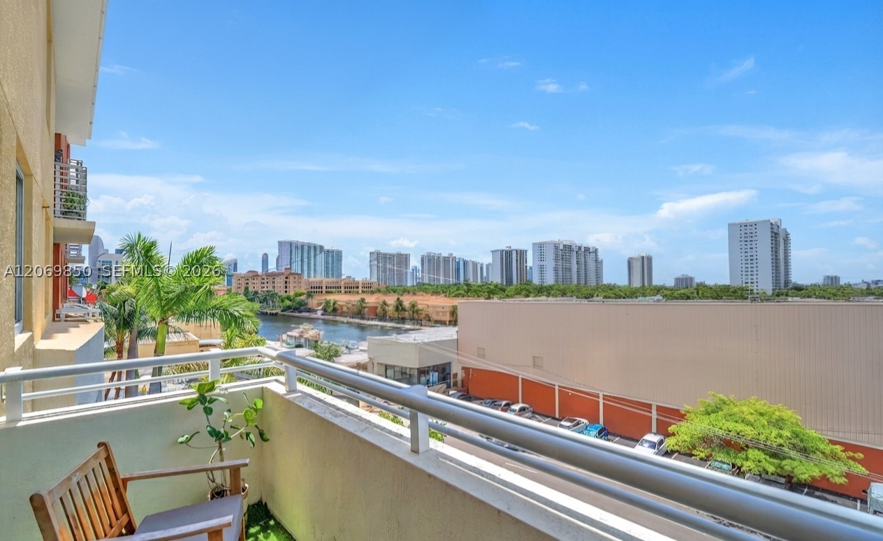 image The Venture at Aventura28
