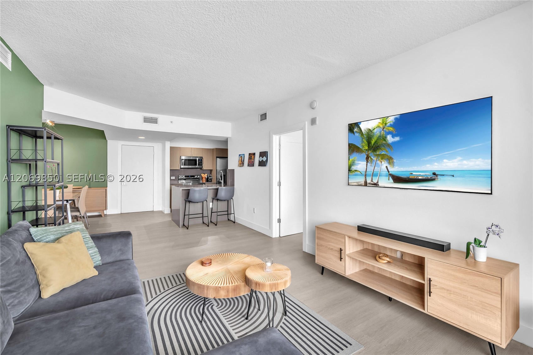 image The Venture at Aventura2