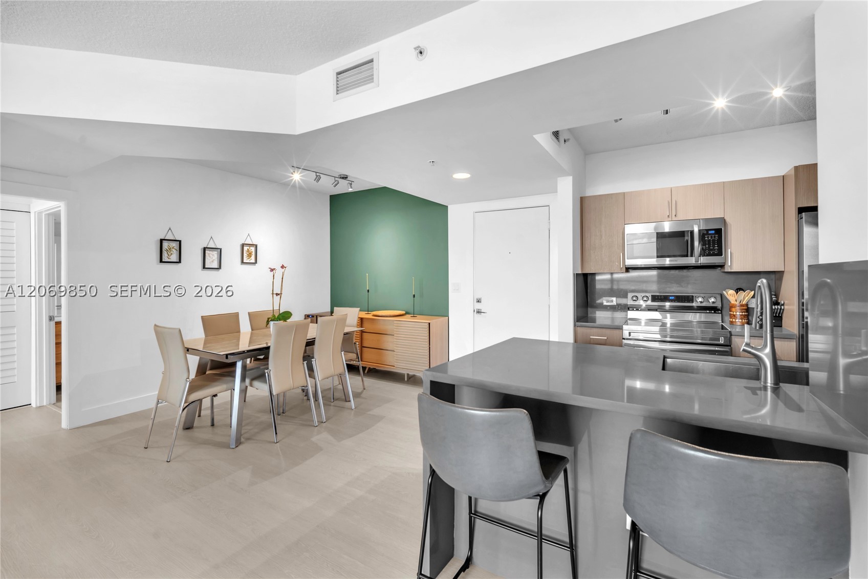 image The Venture at Aventura3