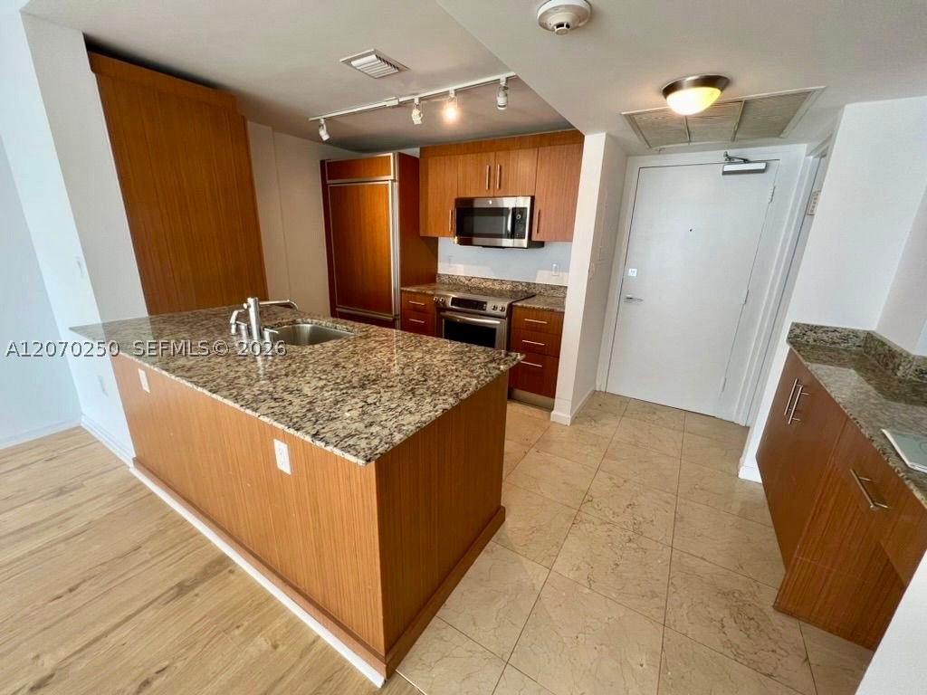 10275 Collins Ave #415
