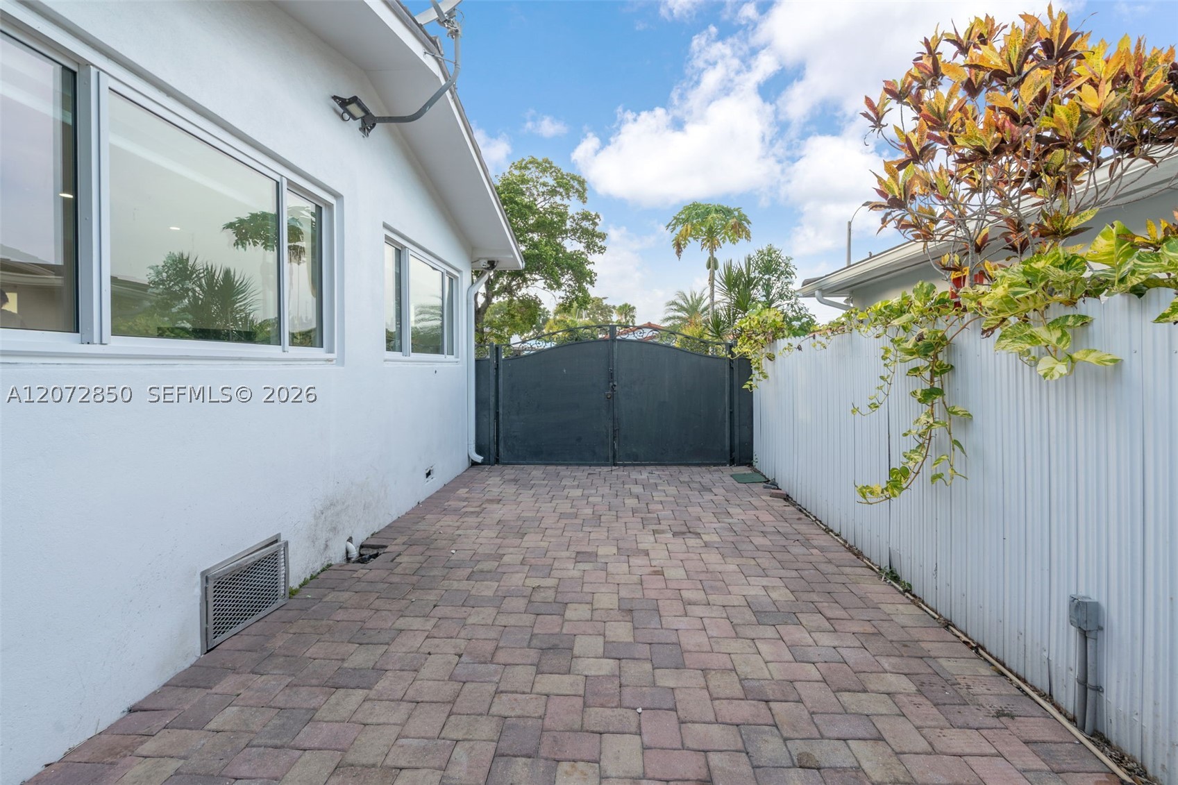 5330 SW 7th St Miami, FL 33134