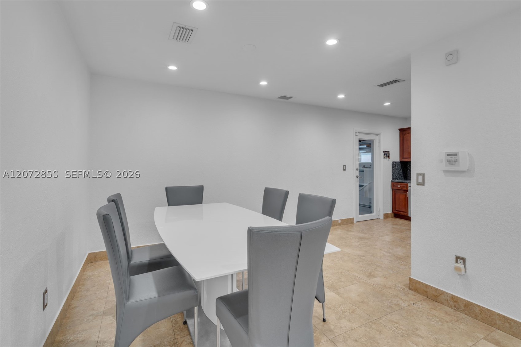 5330 SW 7th St Miami, FL 33134
