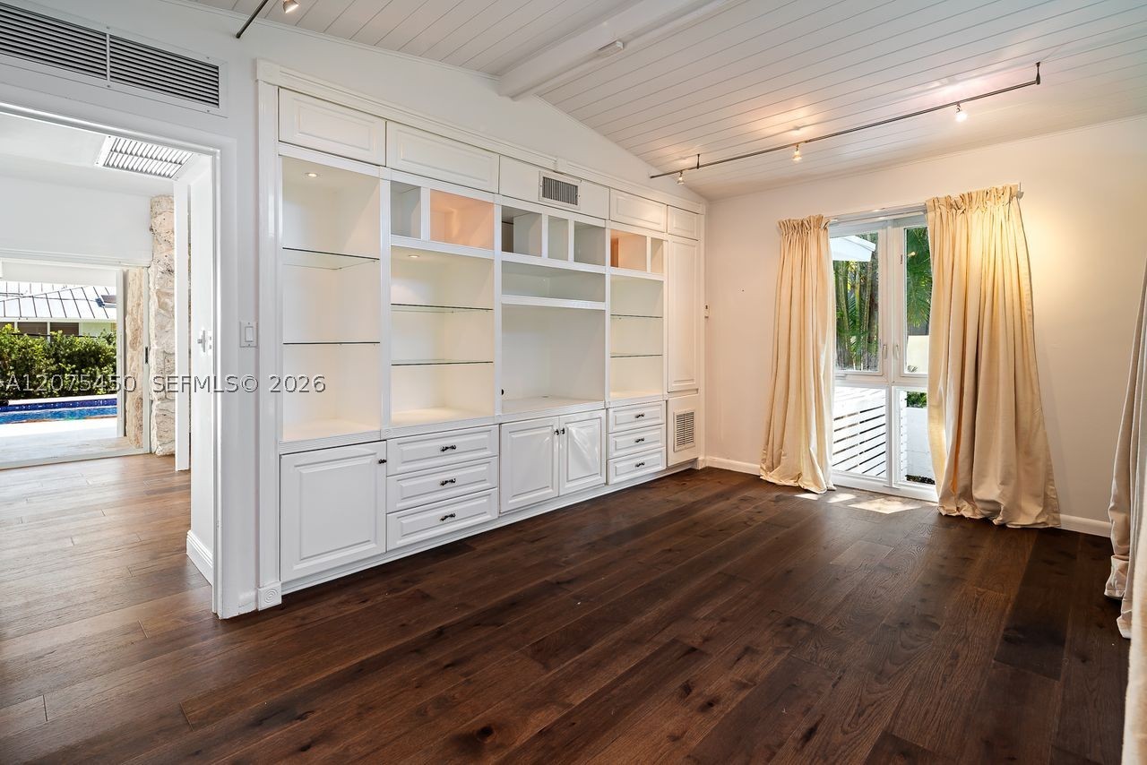 669 S Mashta Dr Key Biscayne, FL 33149