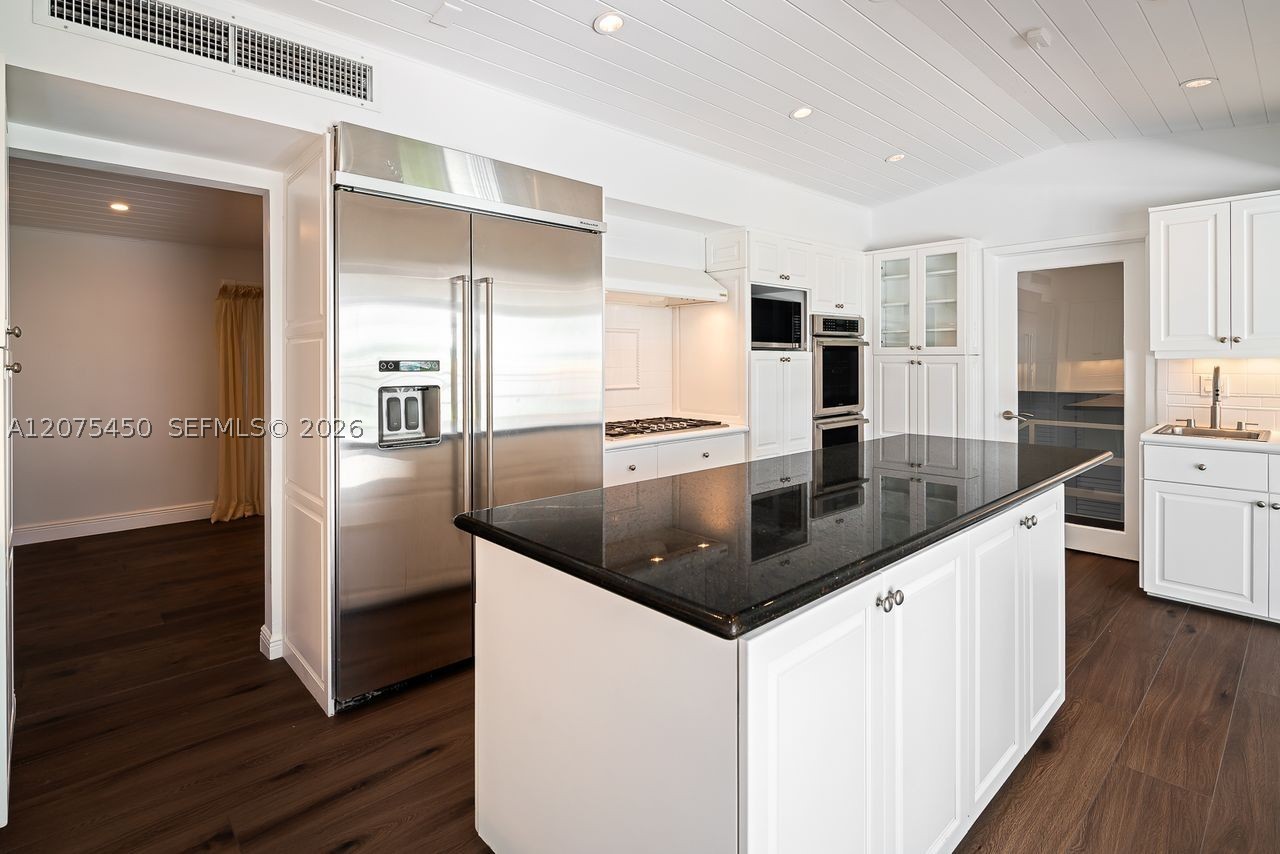 669 S Mashta Dr Key Biscayne, FL 33149