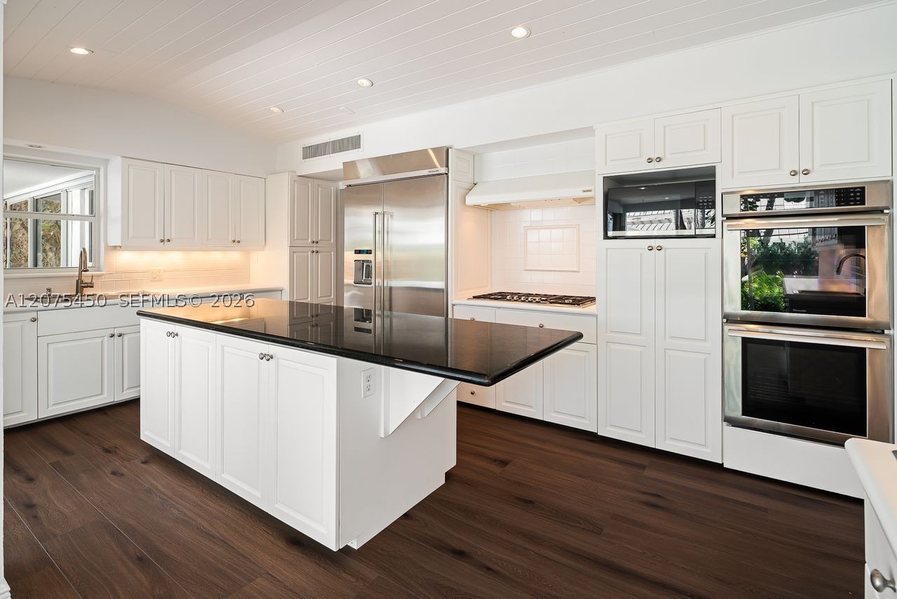 669 S Mashta Dr Key Biscayne, FL 33149