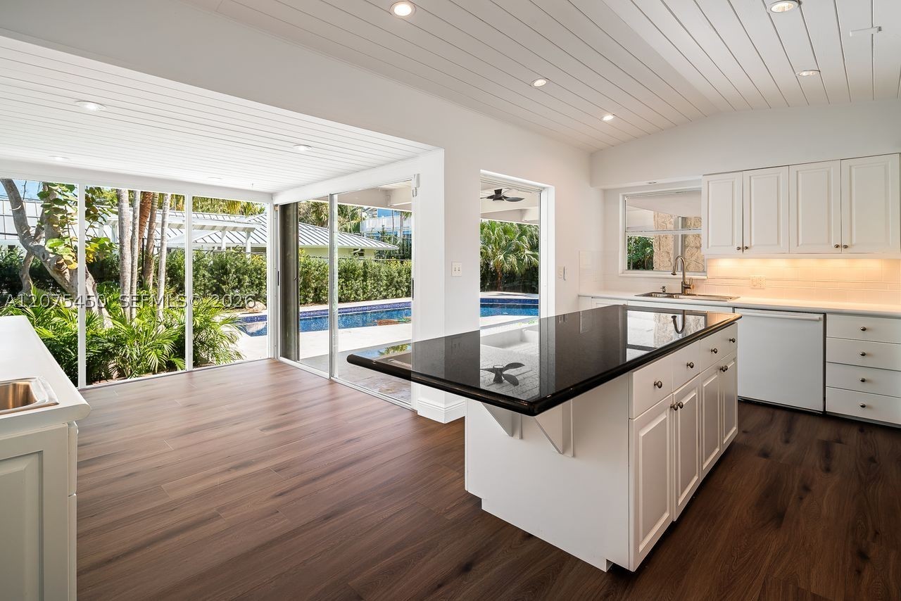 669 S Mashta Dr Key Biscayne, FL 33149