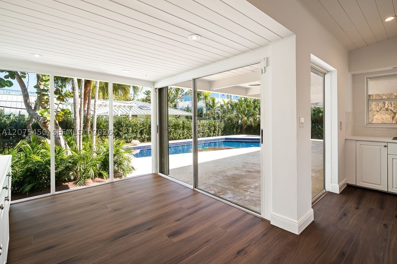 669 S Mashta Dr Key Biscayne, FL 33149