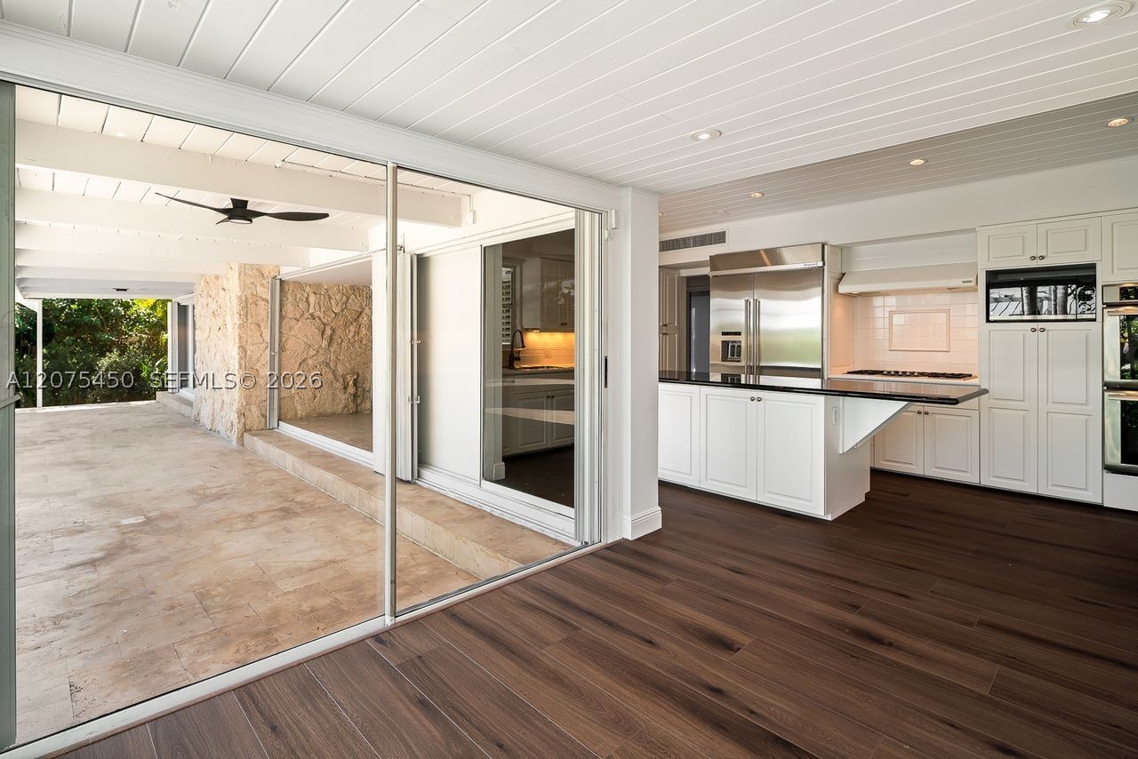 669 S Mashta Dr Key Biscayne, FL 33149