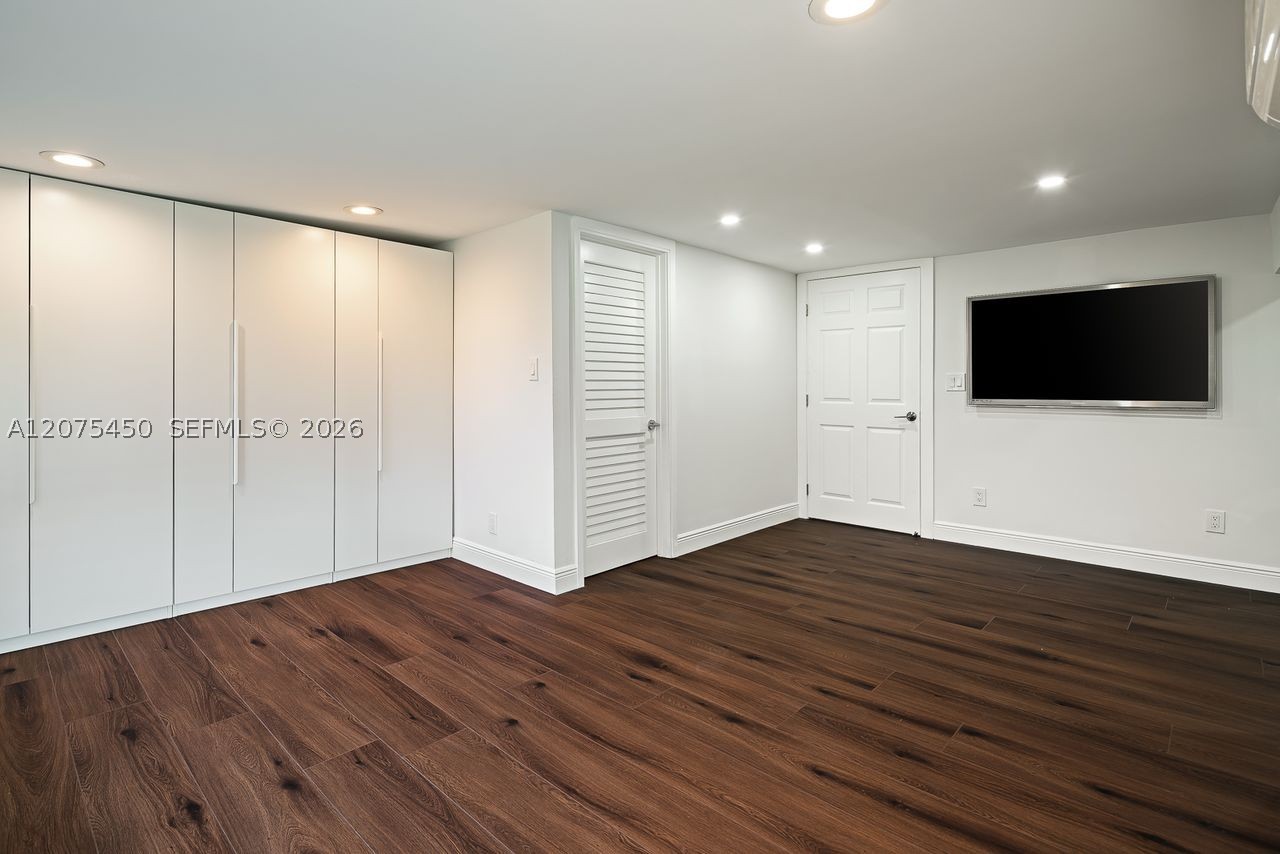 669 S Mashta Dr Key Biscayne, FL 33149