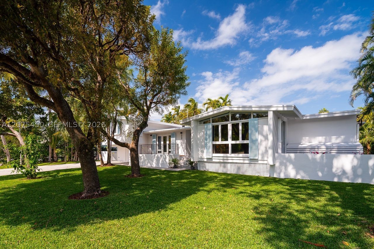 669 S Mashta Dr Key Biscayne, FL 33149