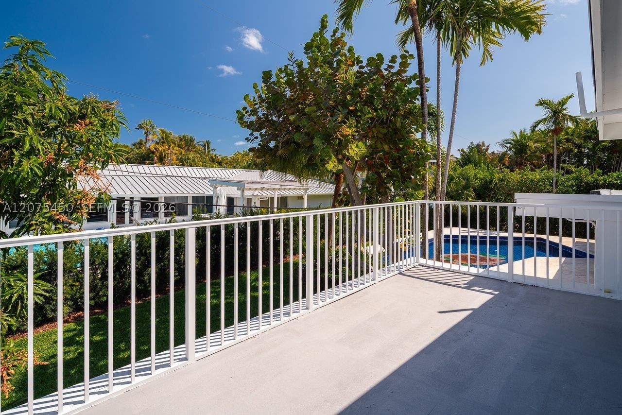 669 S Mashta Dr Key Biscayne, FL 33149