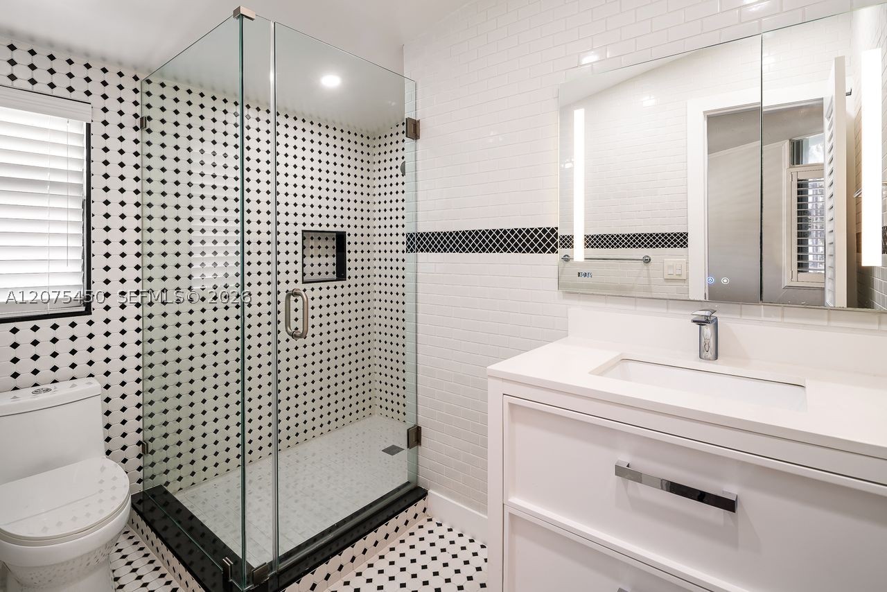 669 S Mashta Dr Key Biscayne, FL 33149
