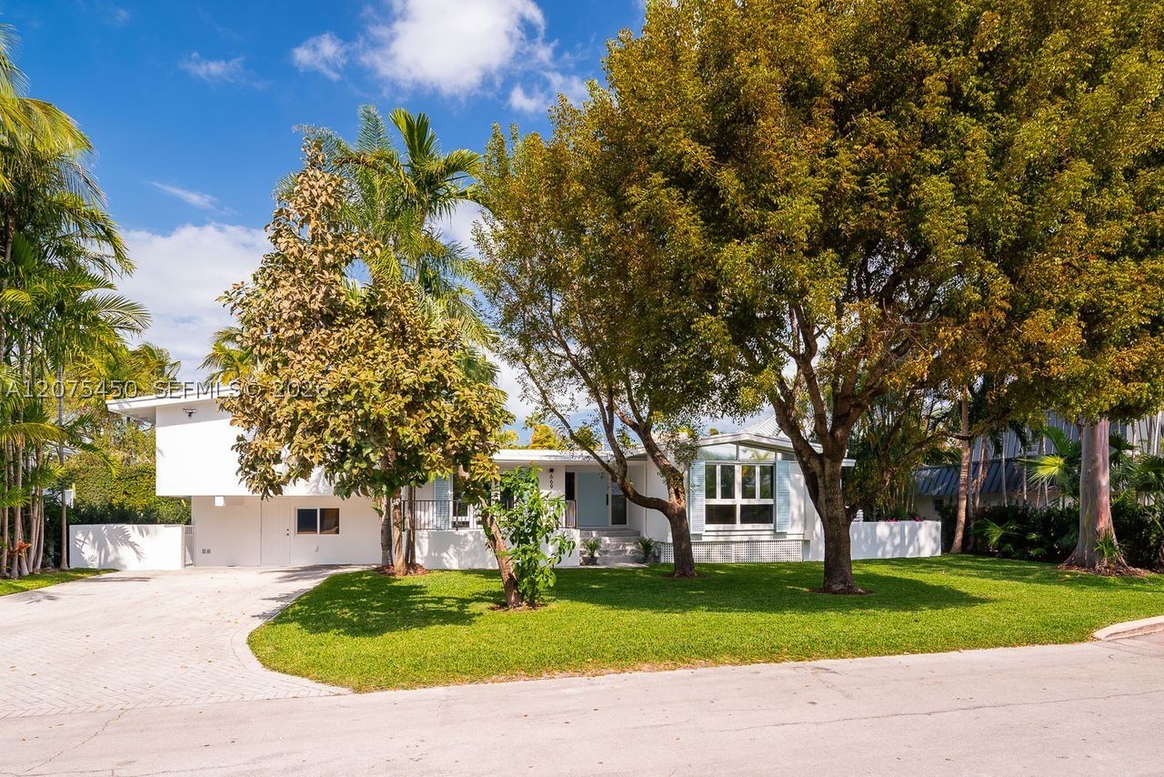 669 S Mashta Dr Key Biscayne, FL 33149