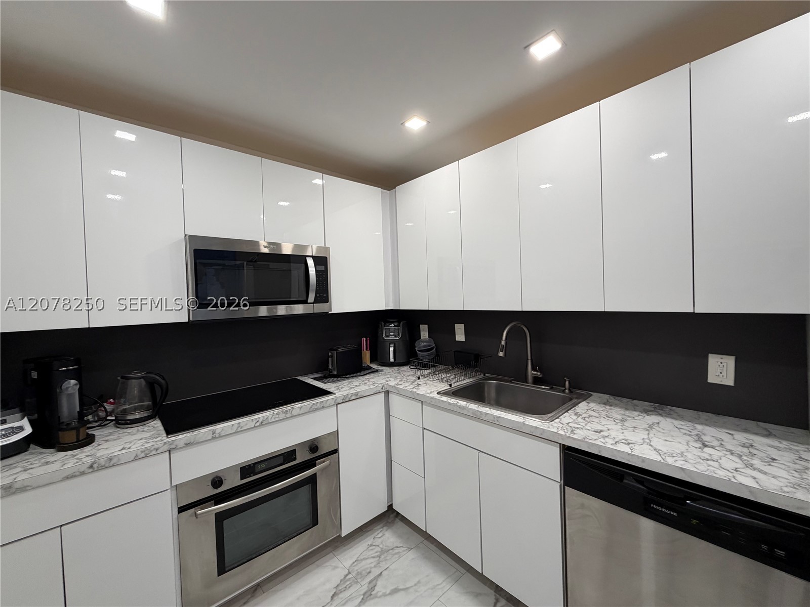 400 Kings Pt Dr #218