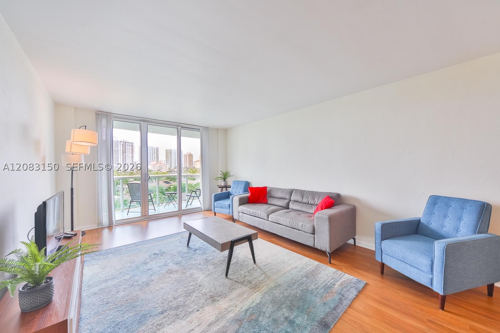 19370 Collins Ave #622