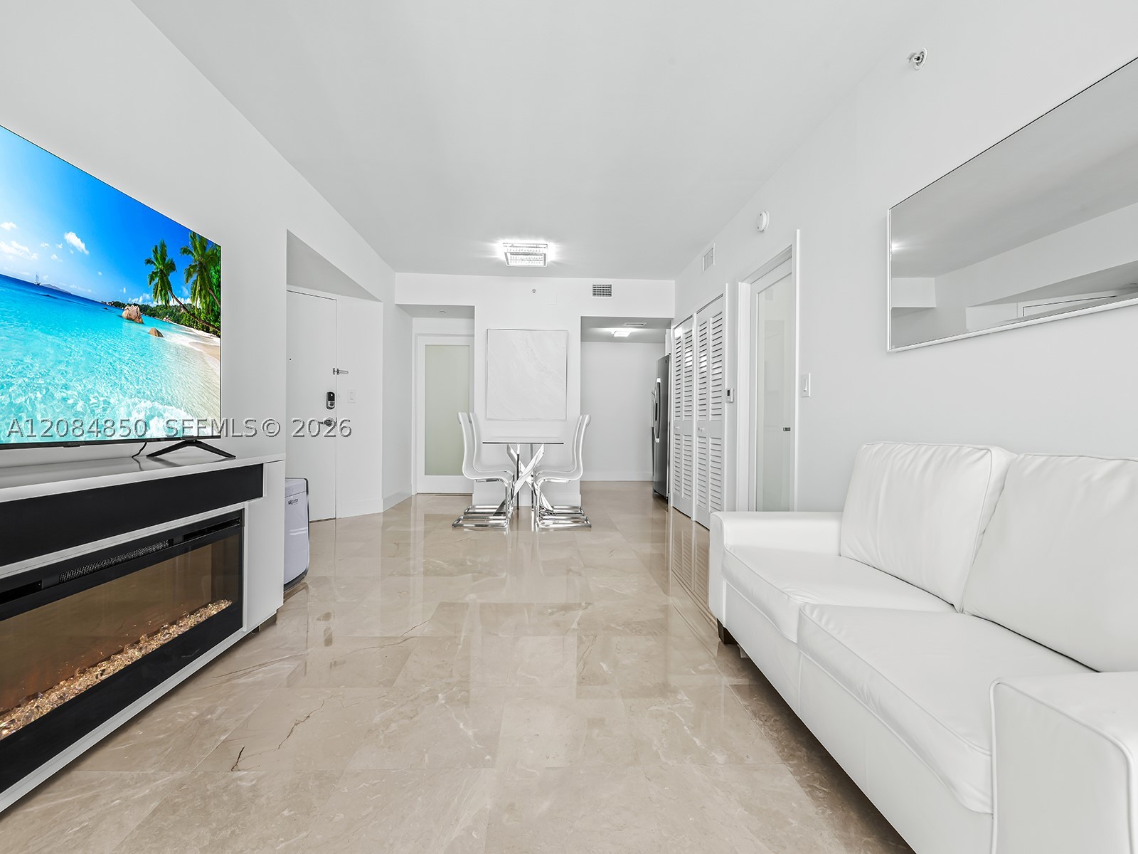 image Akoya2