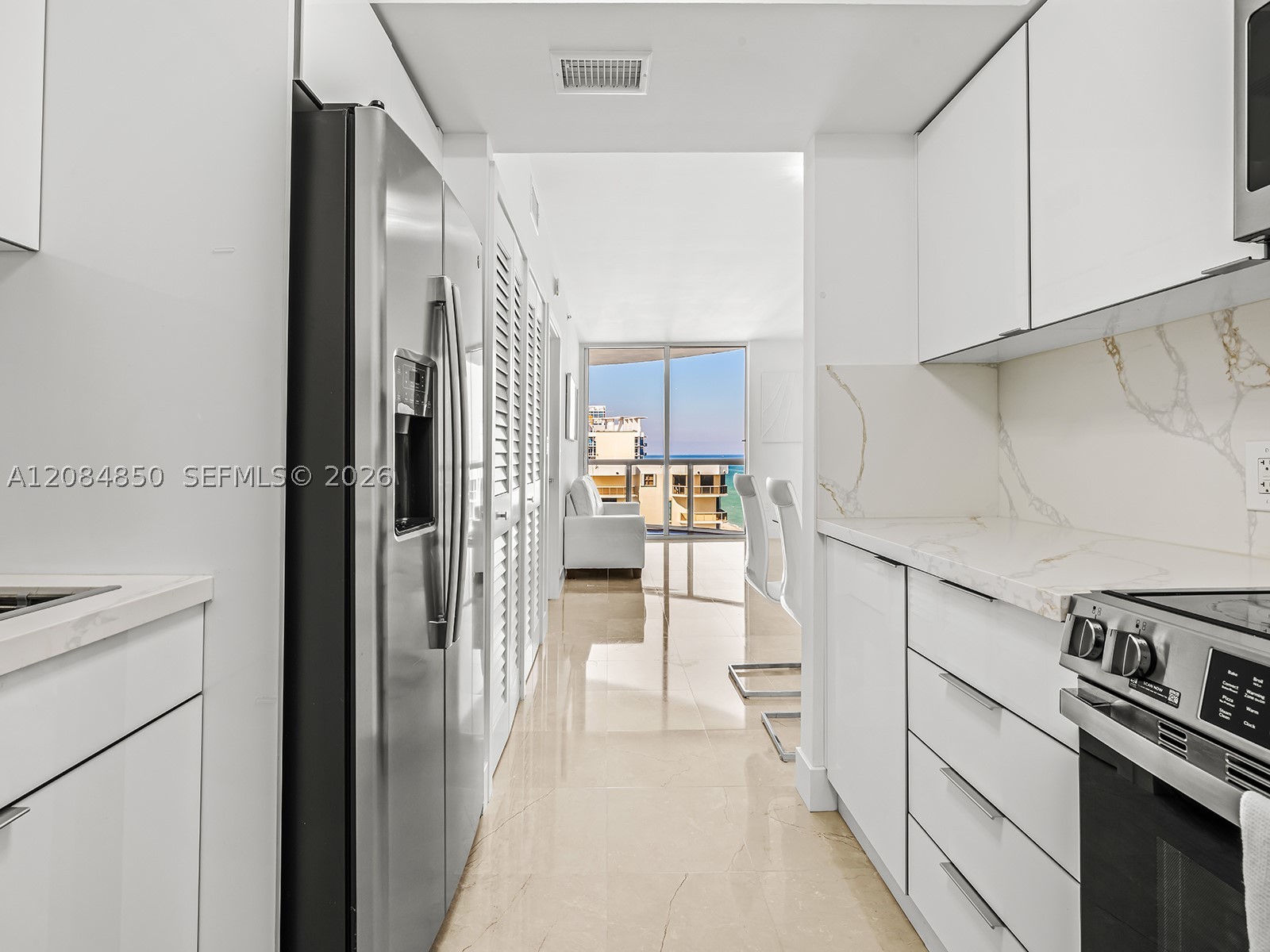 image Akoya8
