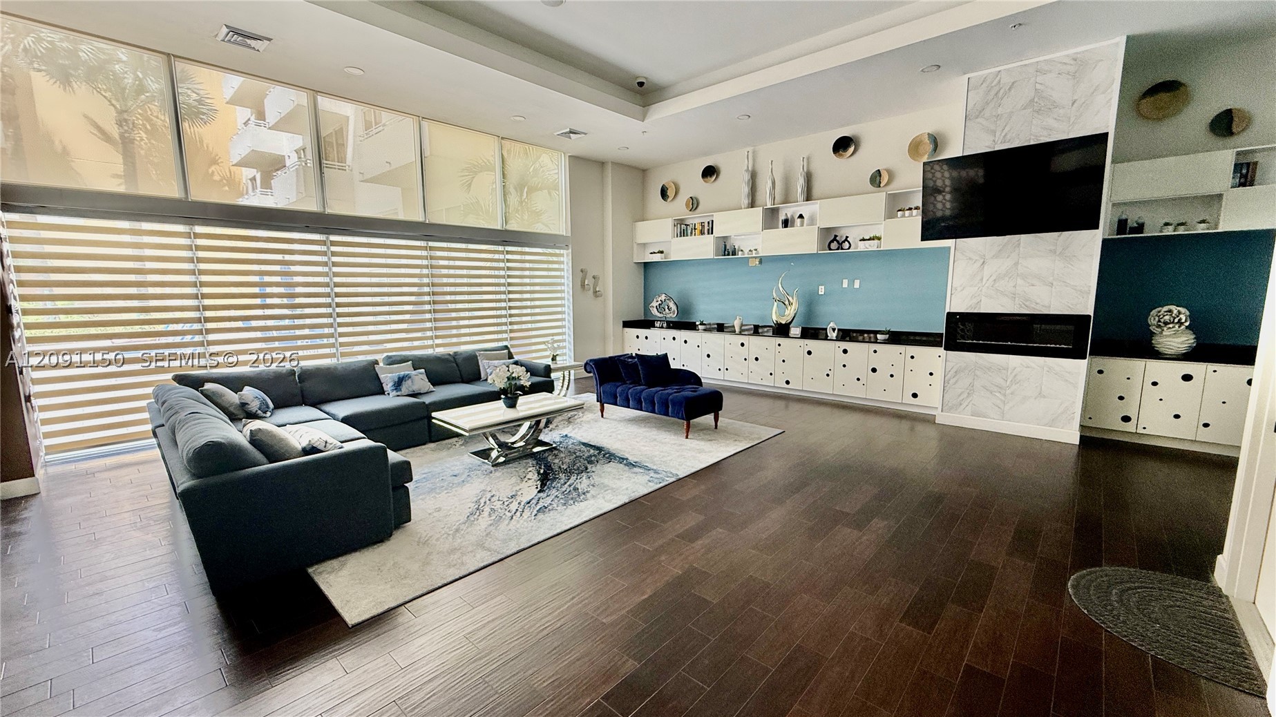image The Venture at Aventura12