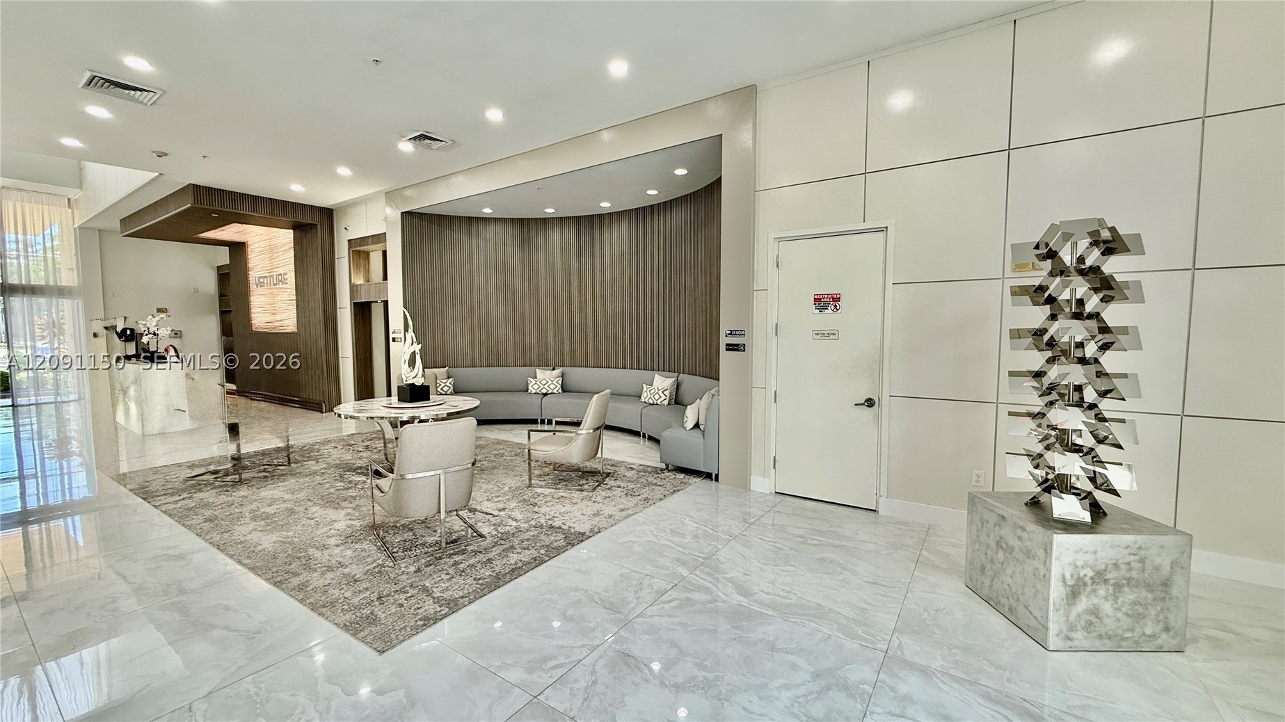 image The Venture at Aventura2