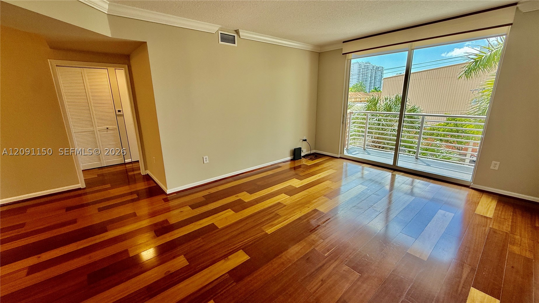 image The Venture at Aventura32