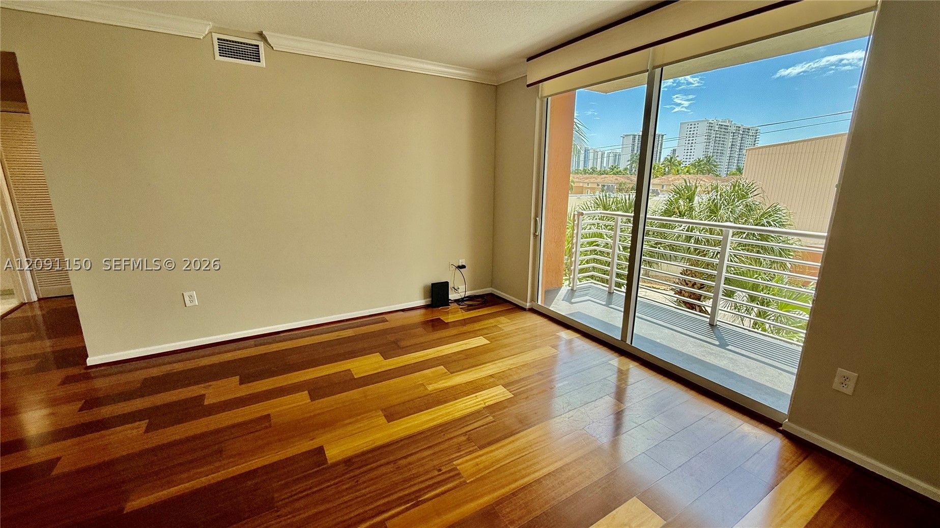 image The Venture at Aventura33