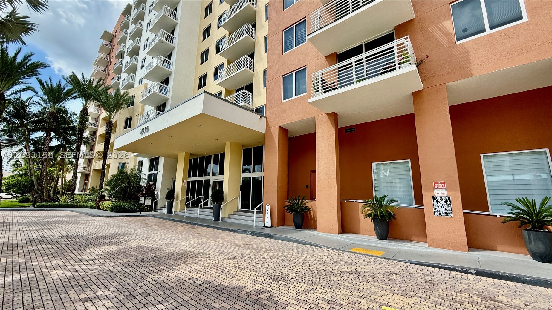 image The Venture at Aventura49