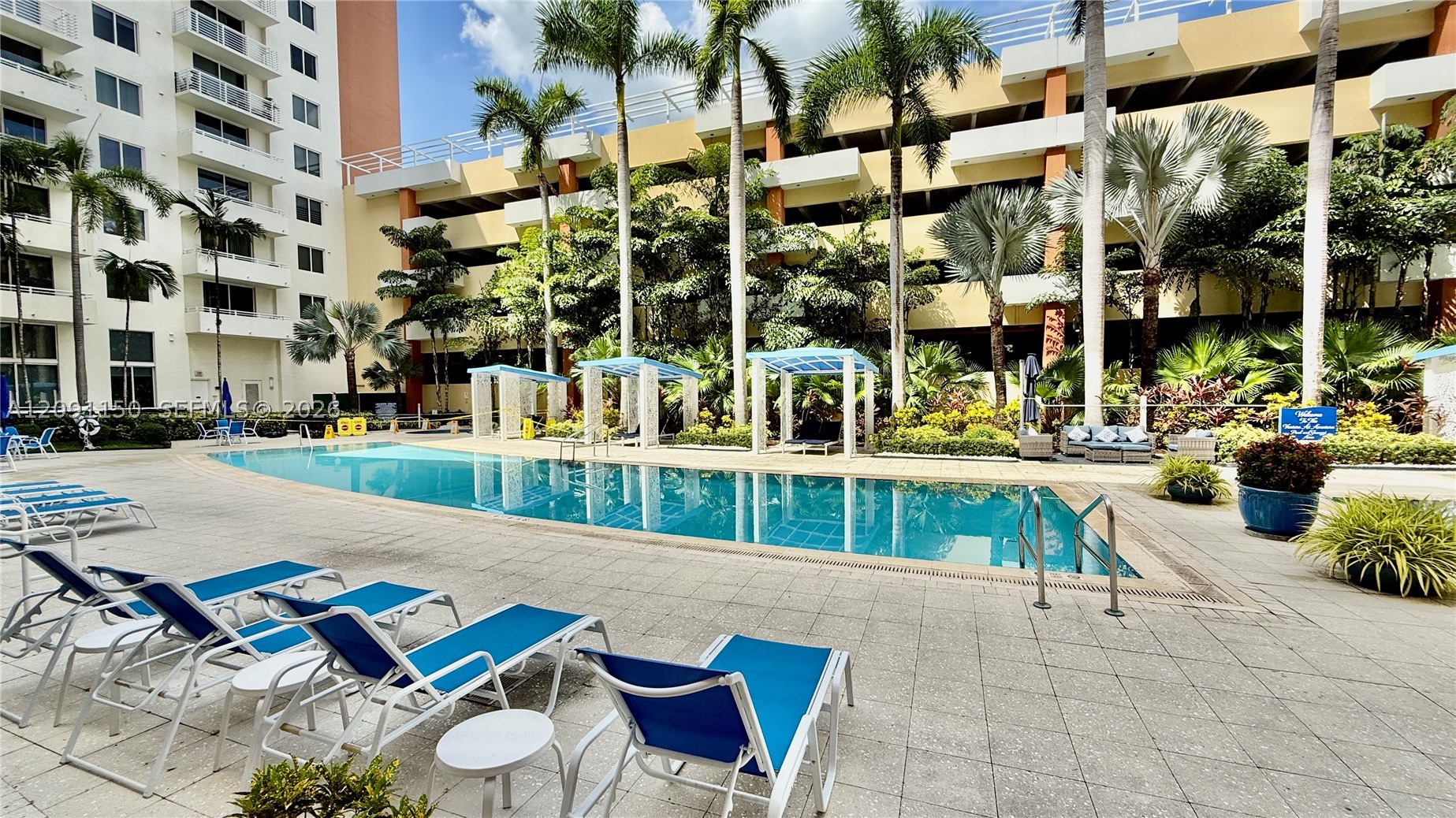 image The Venture at Aventura5