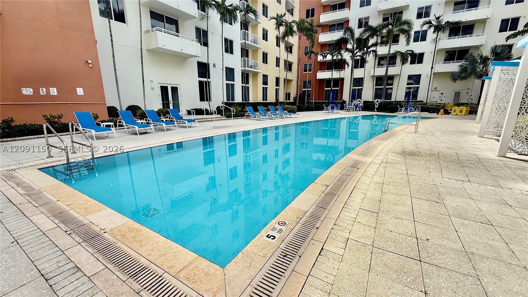 image The Venture at Aventura8