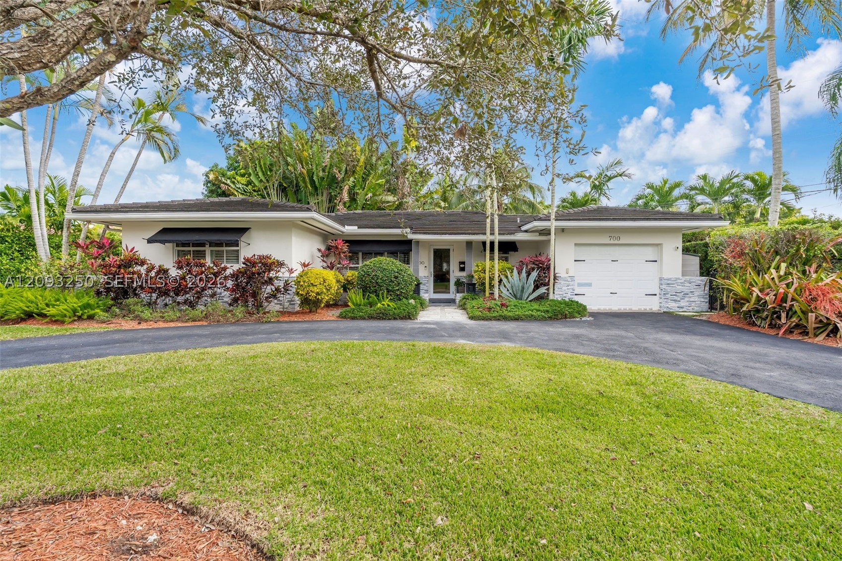 700 Vilabella Ave