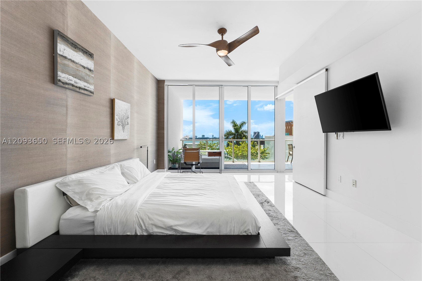 image Paramount Bay11
