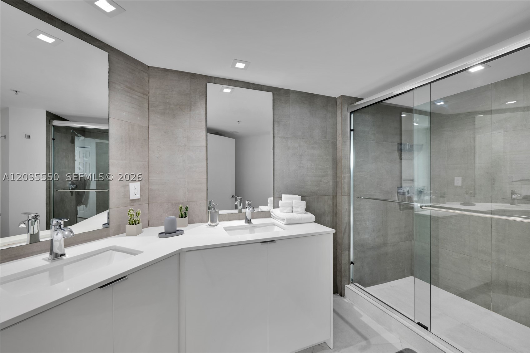 image 2080 Ocean Drive16