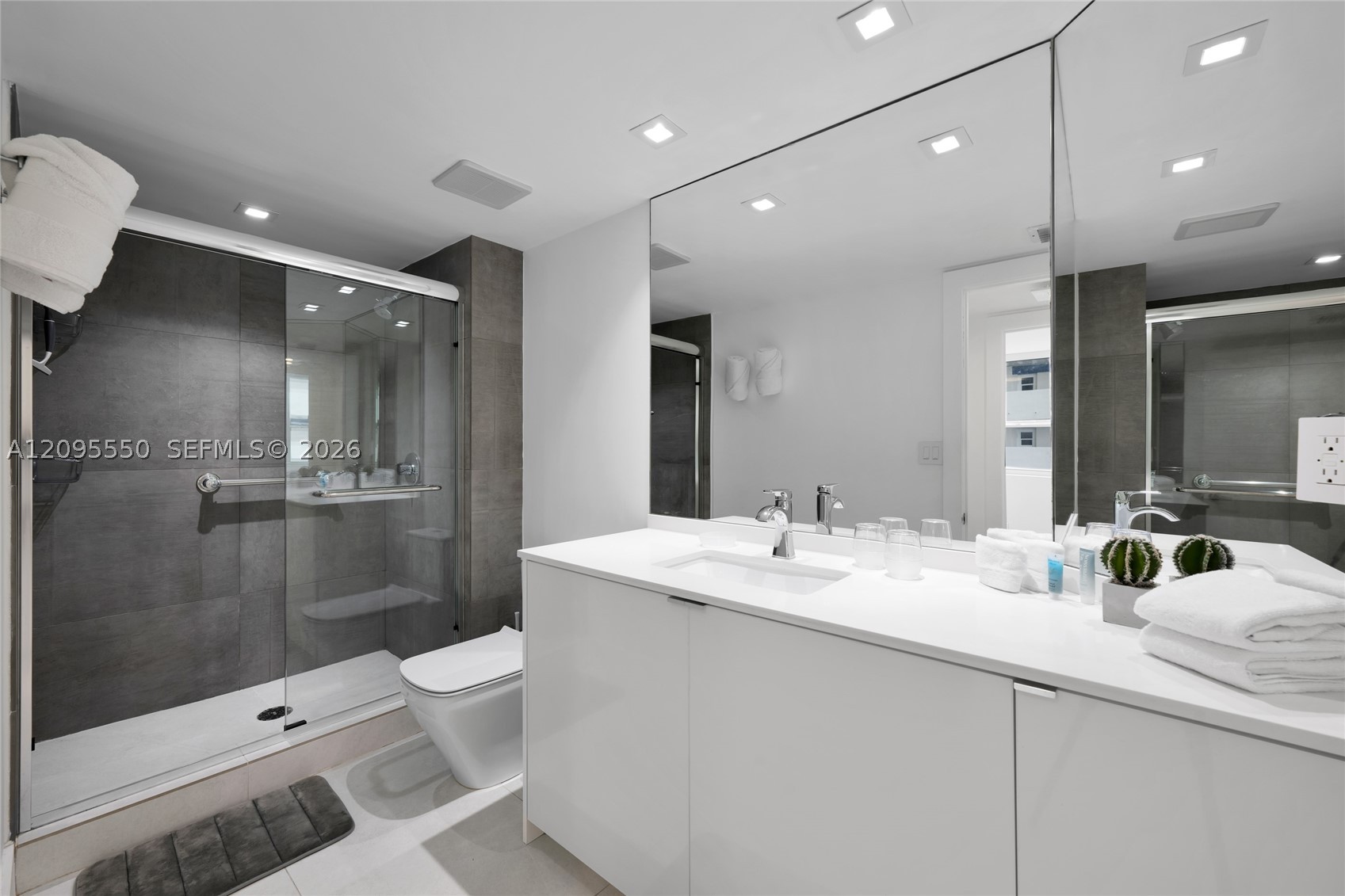 image 2080 Ocean Drive18