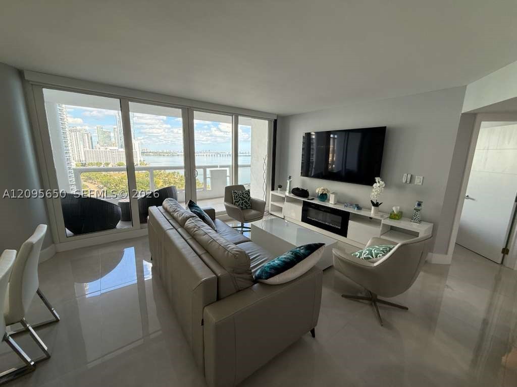 1717 N Bayshore Dr #A-1840