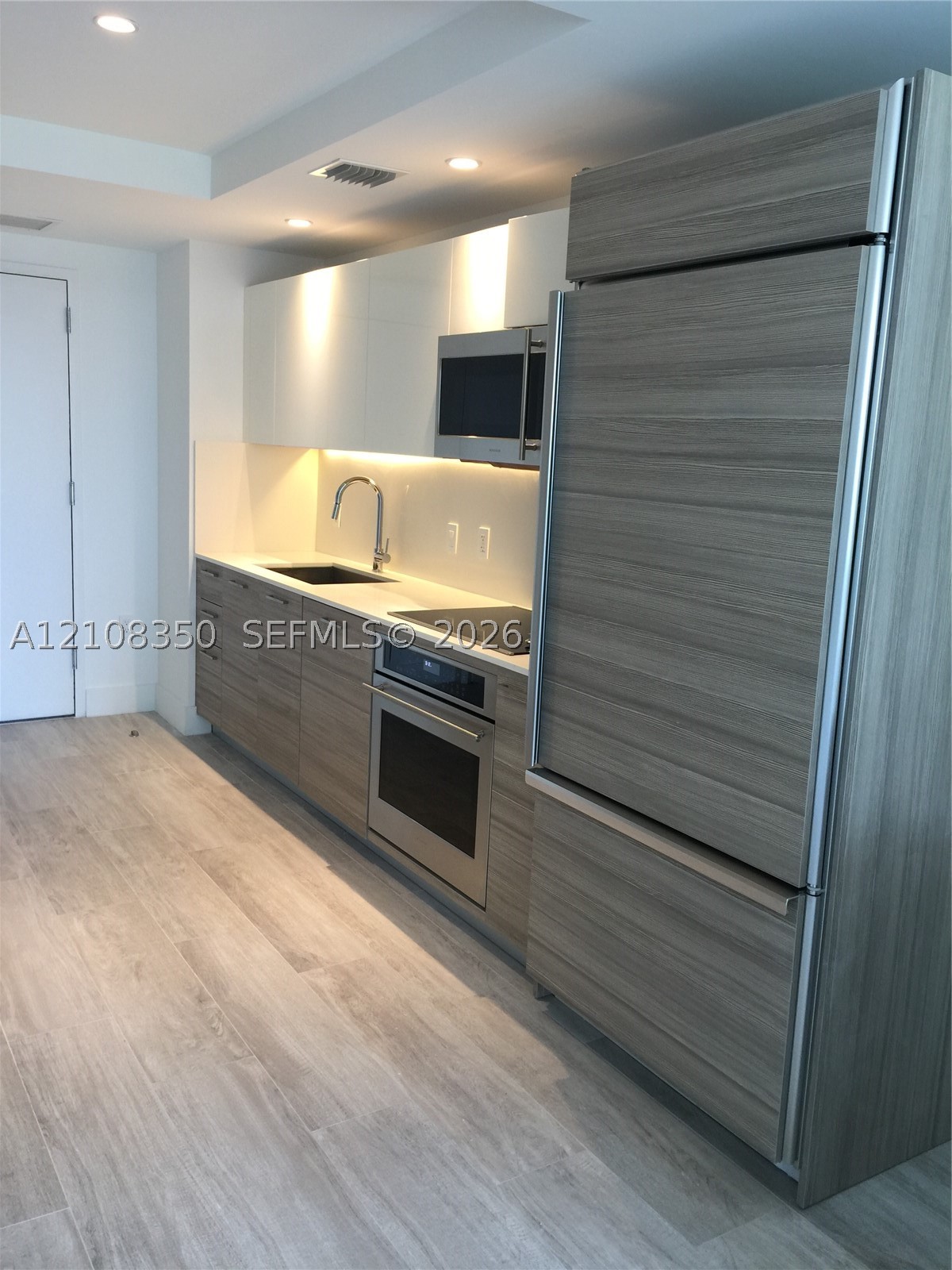 121 NE 34th St #1403