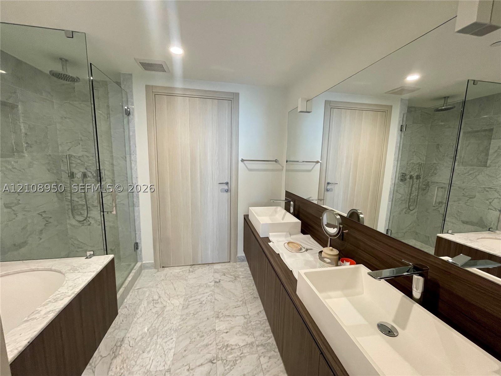 1000 Brickell Plz #4303 Miami, FL 33131