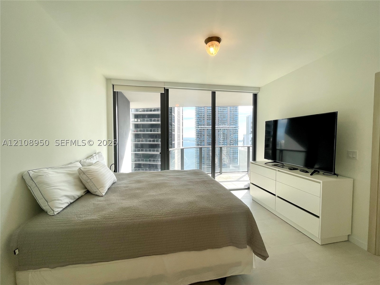1000 Brickell Plz #4303 Miami, FL 33131