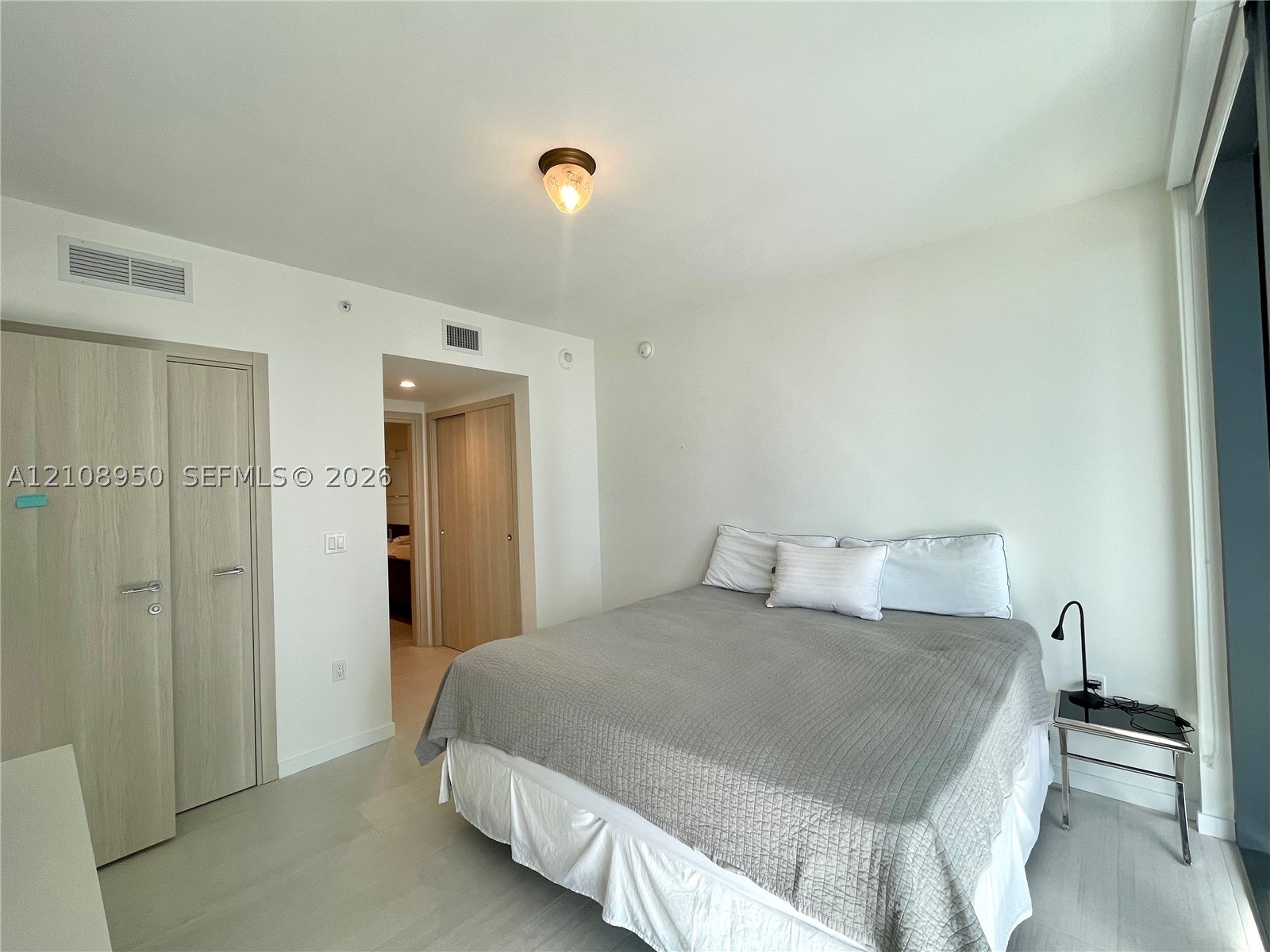 1000 Brickell Plz #4303 Miami, FL 33131