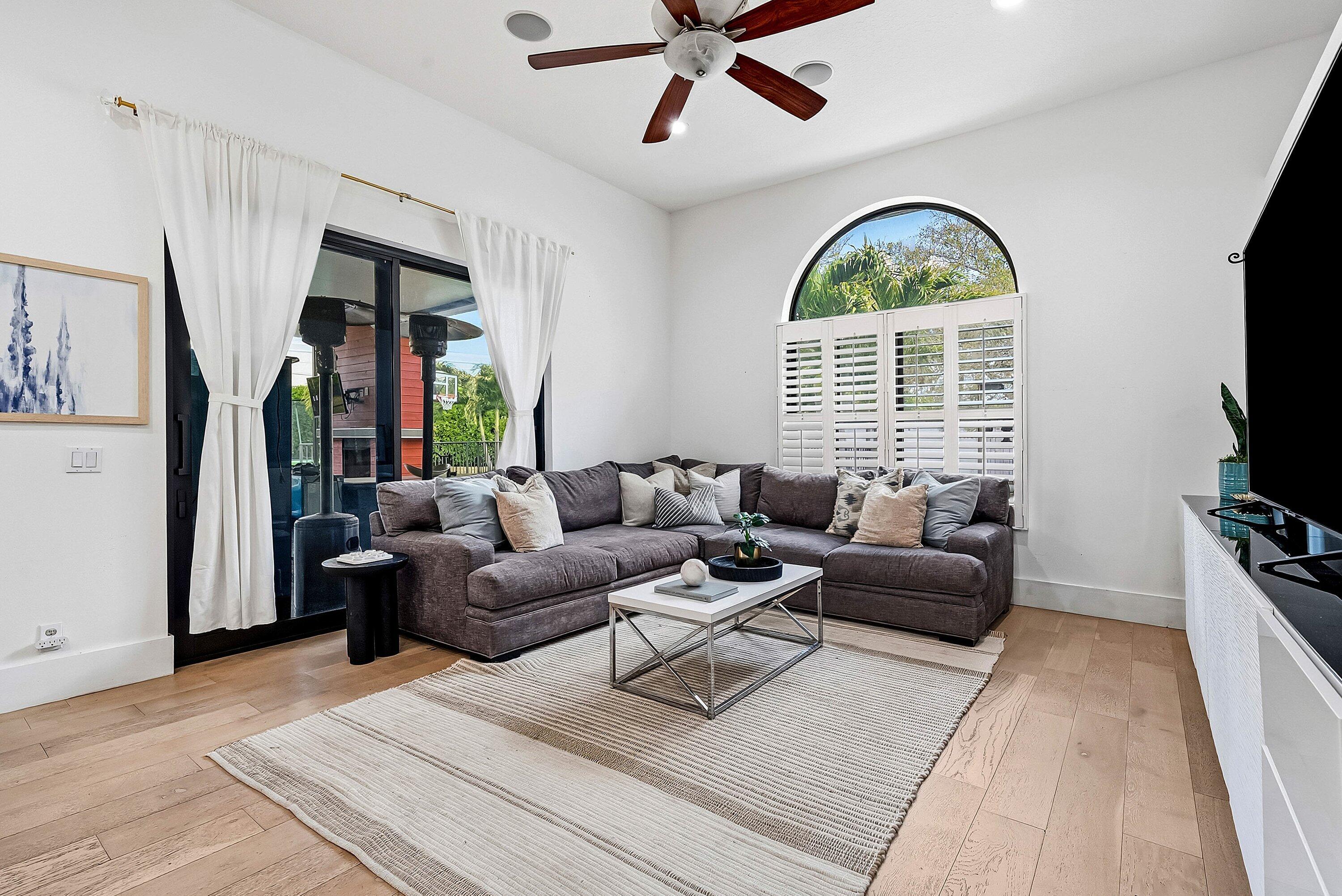 4447 NW 82nd Coral Springs, FL 33065