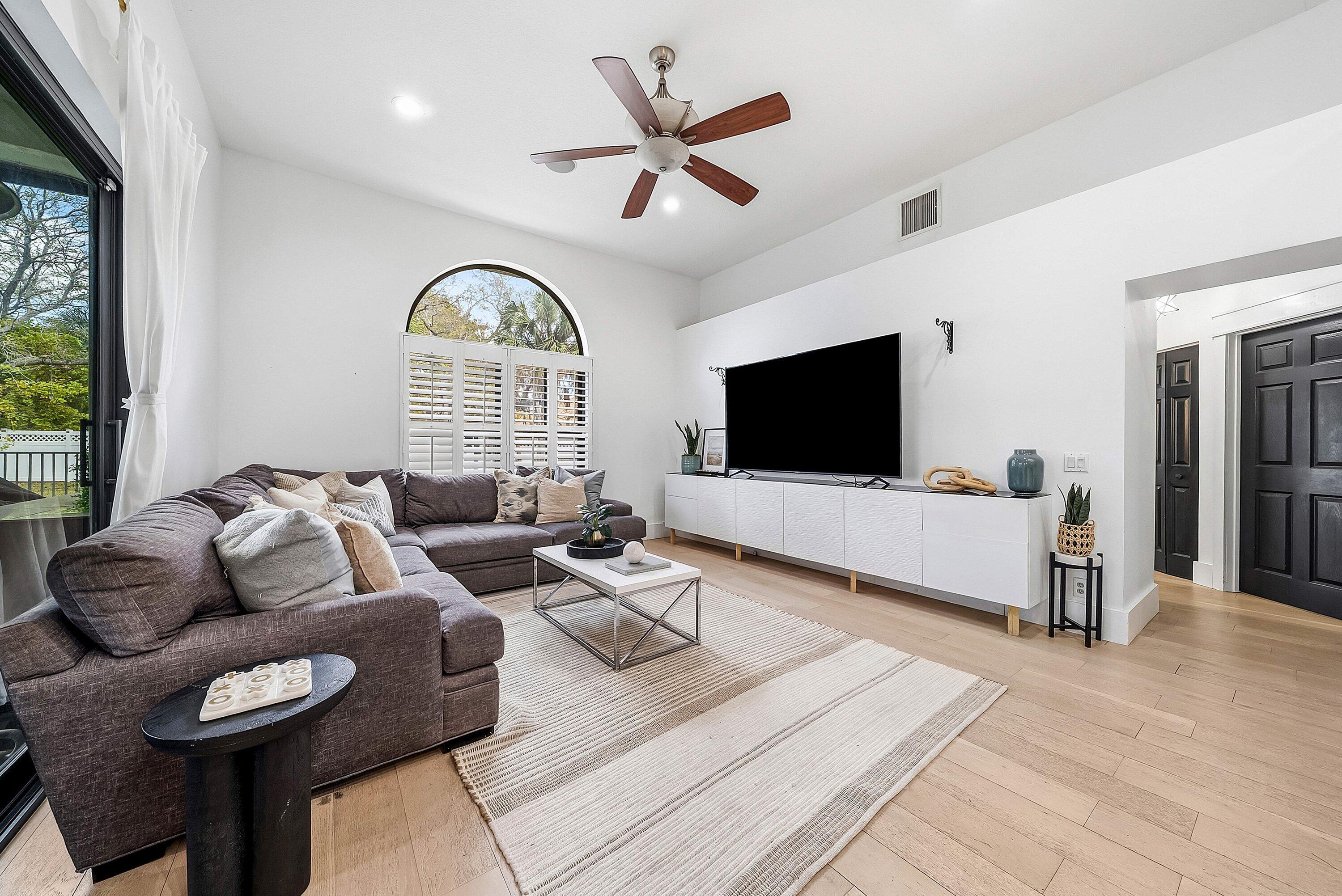 4447 NW 82nd Coral Springs, FL 33065