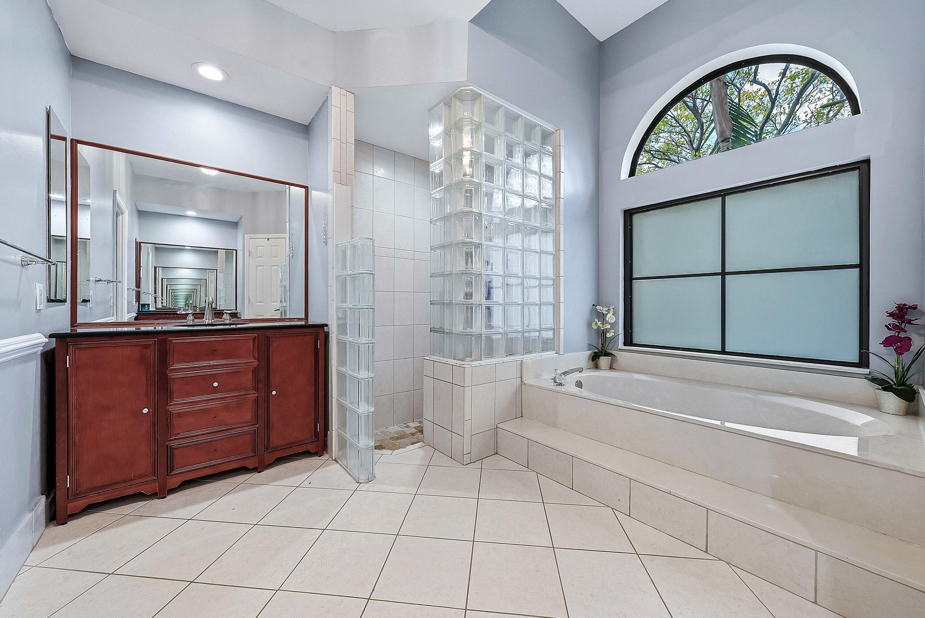 4447 NW 82nd Coral Springs, FL 33065