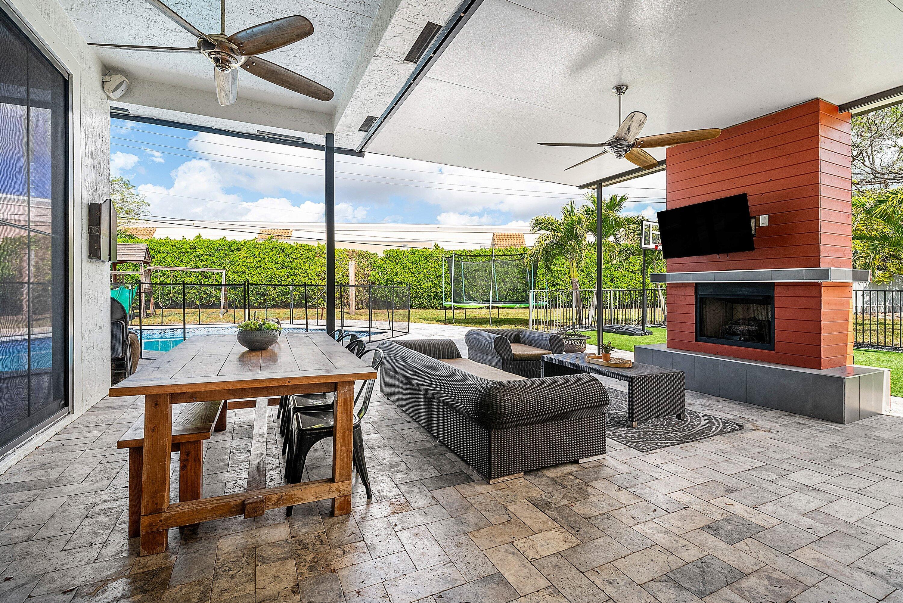 4447 NW 82nd Coral Springs, FL 33065