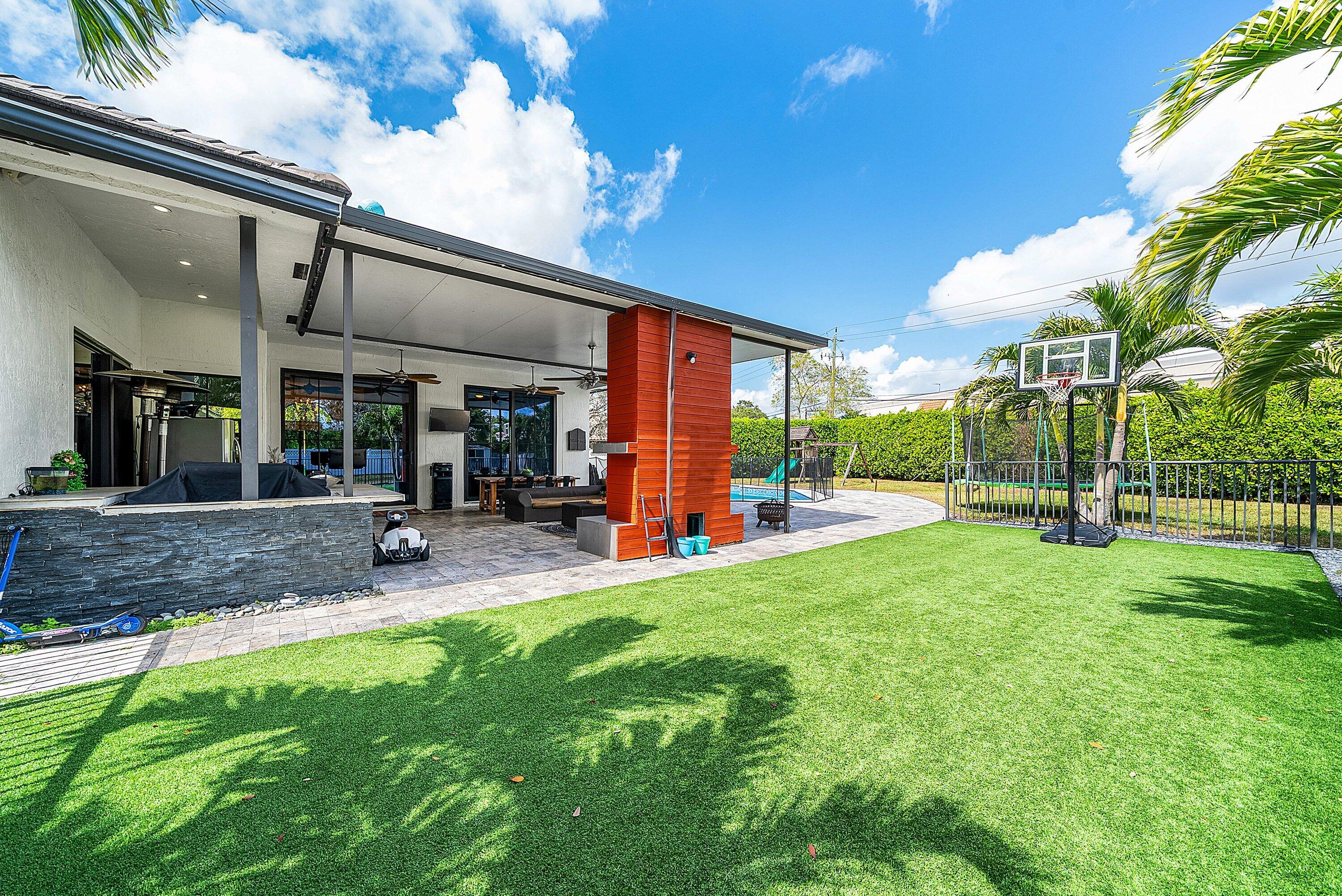 4447 NW 82nd Coral Springs, FL 33065