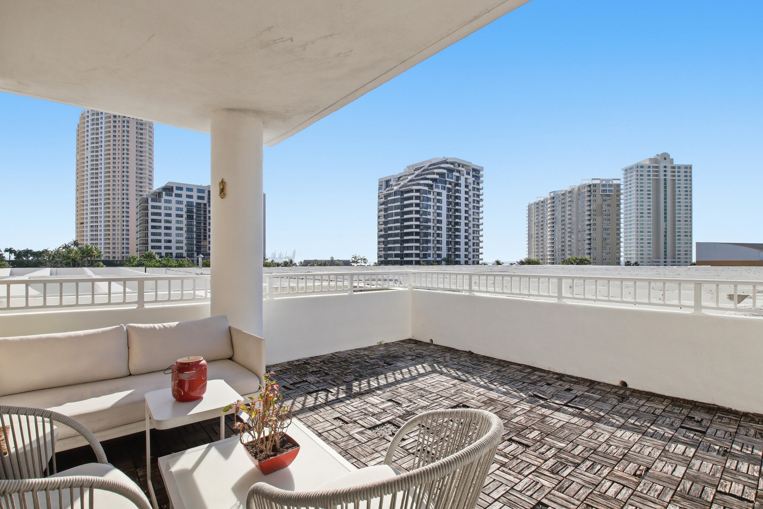 701 Brickell Key #610 Miami, FL 33131