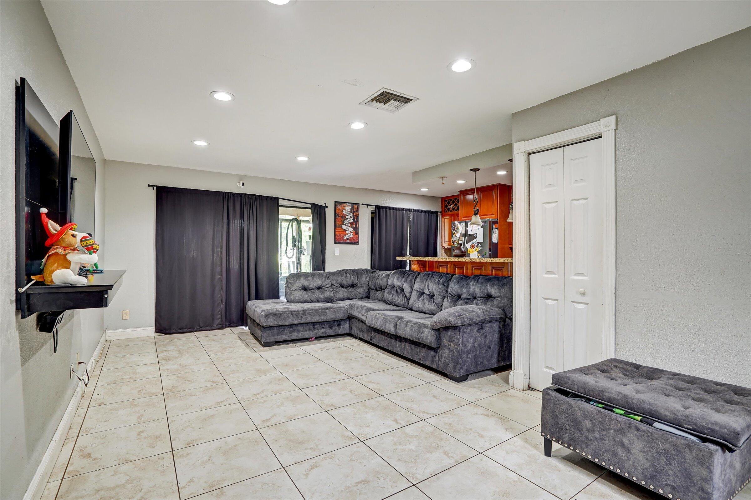 10723 NW 11th #10723 Pembroke Pines, FL 33026