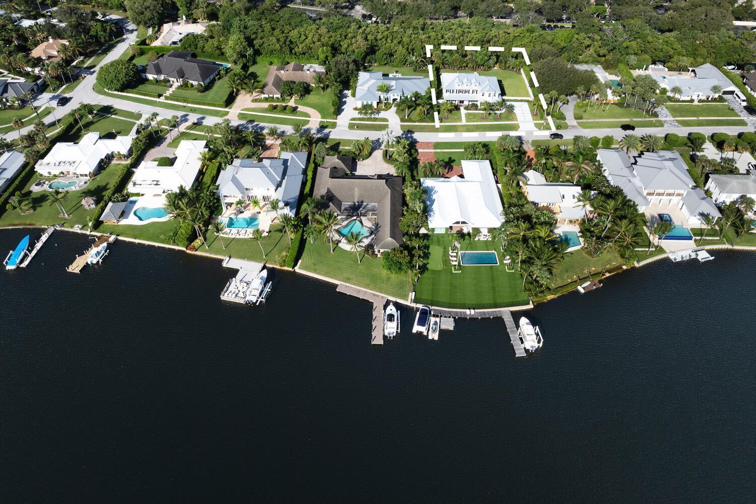 11823 Lake Shr North Palm Beach, FL 33408