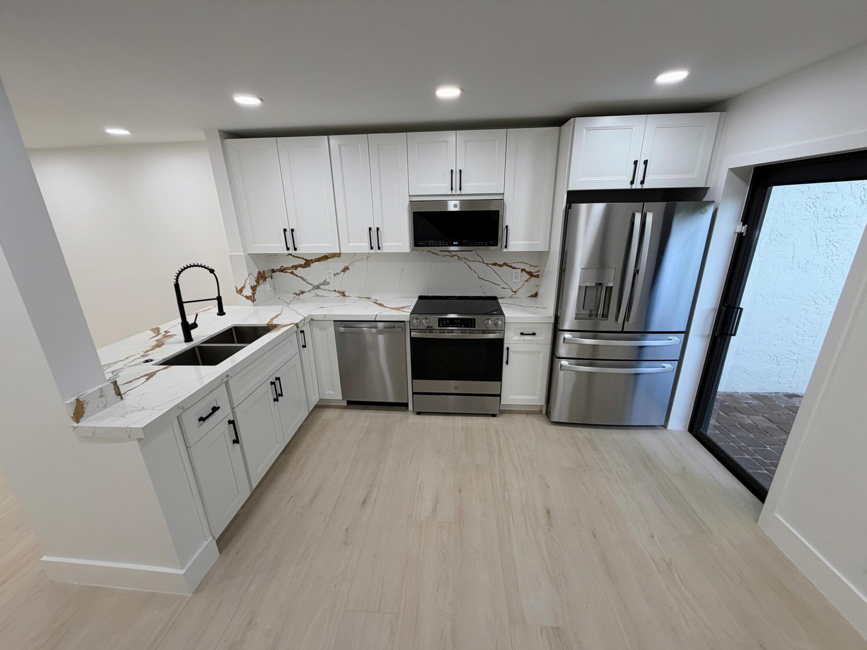 575 NE 7th #4b Fort Lauderdale, FL 33301
