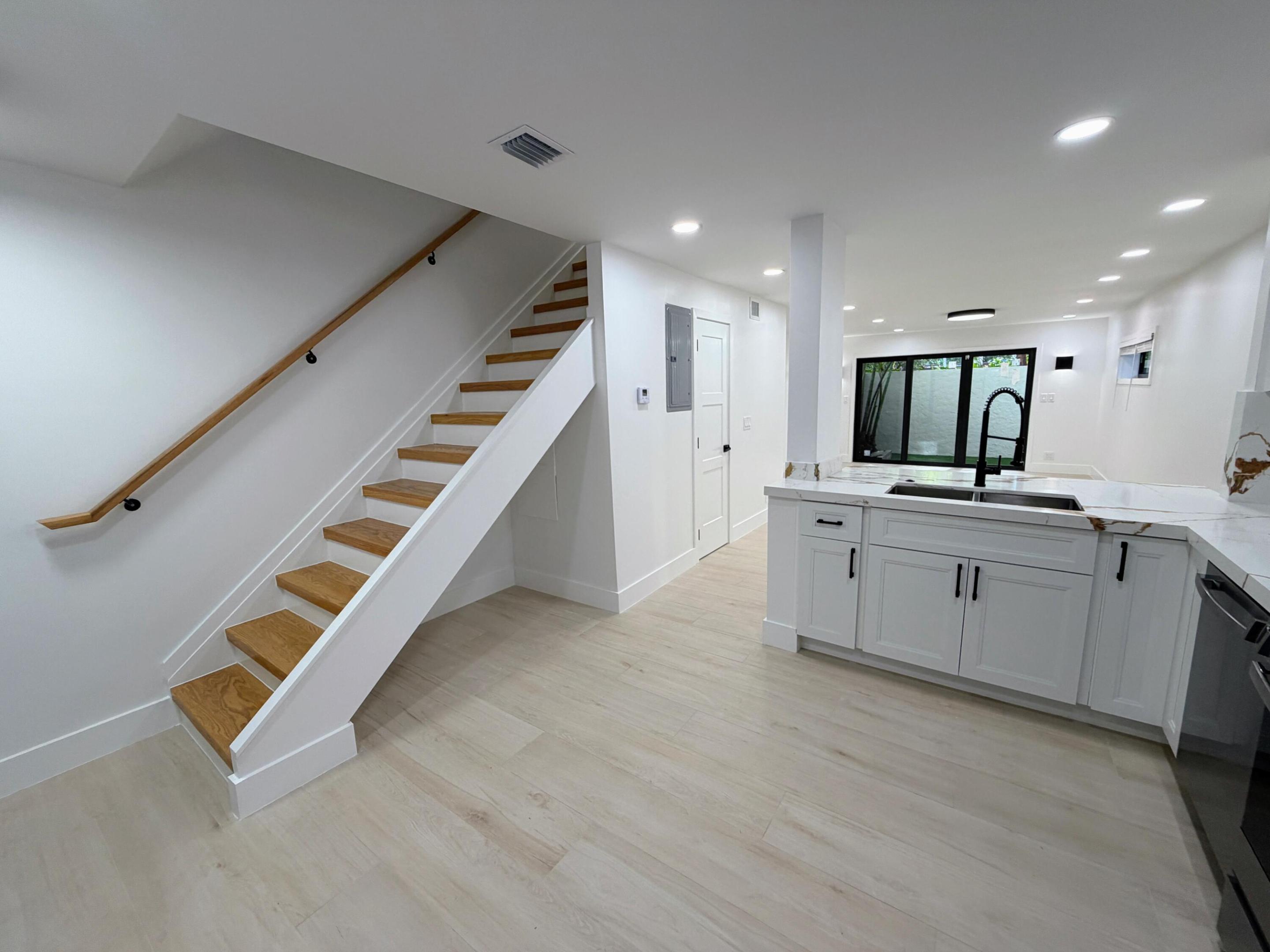 575 NE 7th #4b Fort Lauderdale, FL 33301