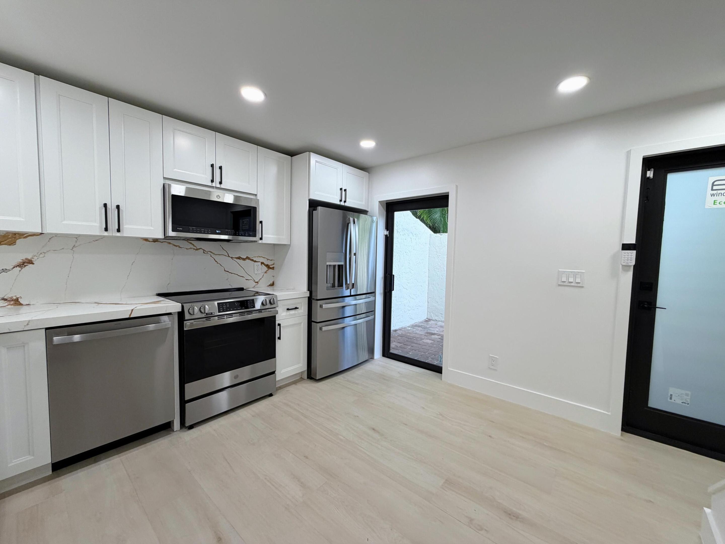 575 NE 7th #4b Fort Lauderdale, FL 33301