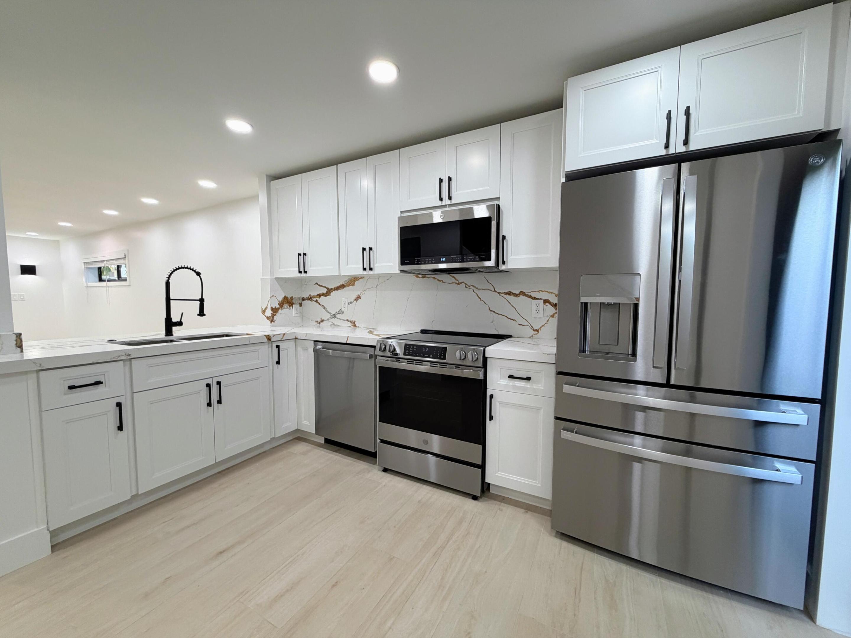 575 NE 7th #4b Fort Lauderdale, FL 33301